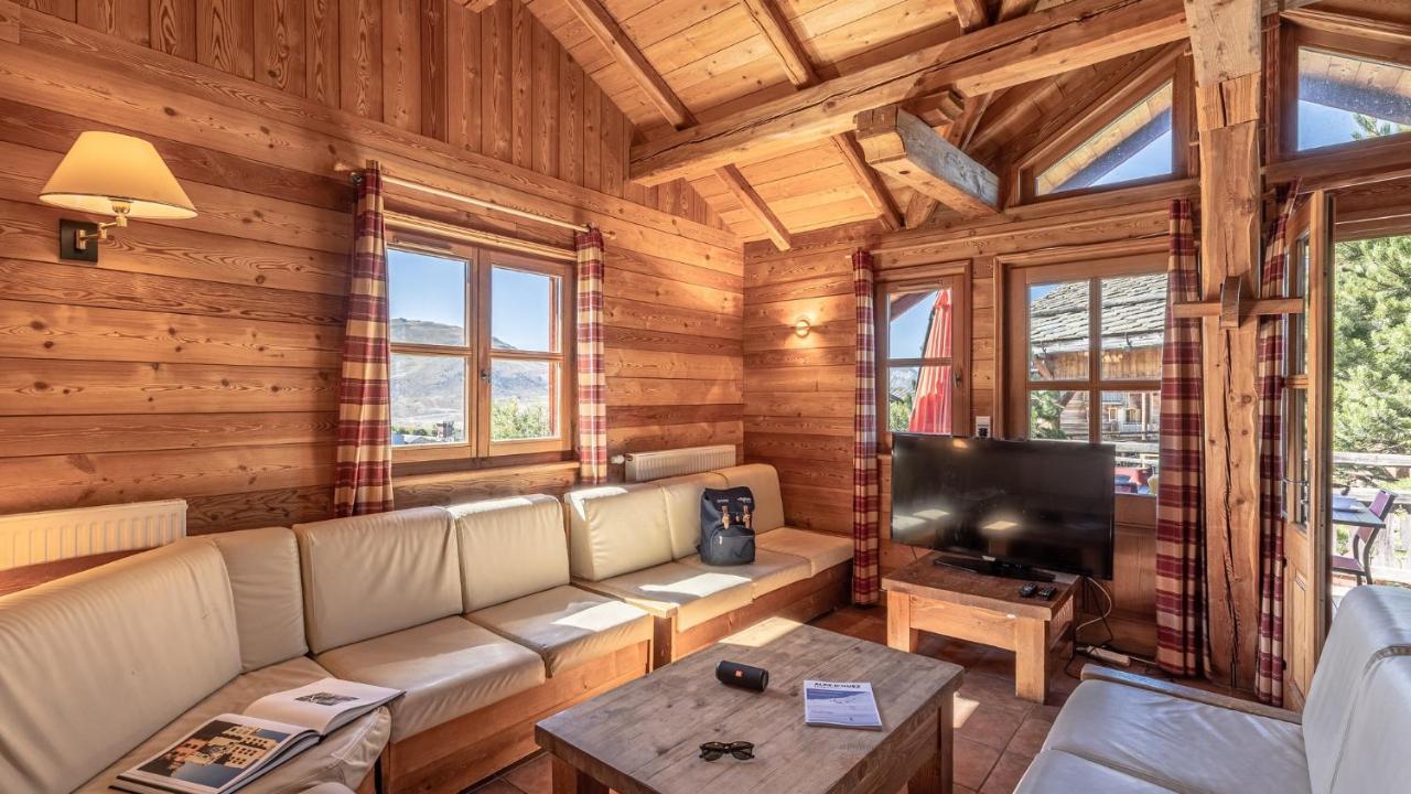Madame Vacances Les Chalets De L'Altiport Alpe d'Huez Esterno foto