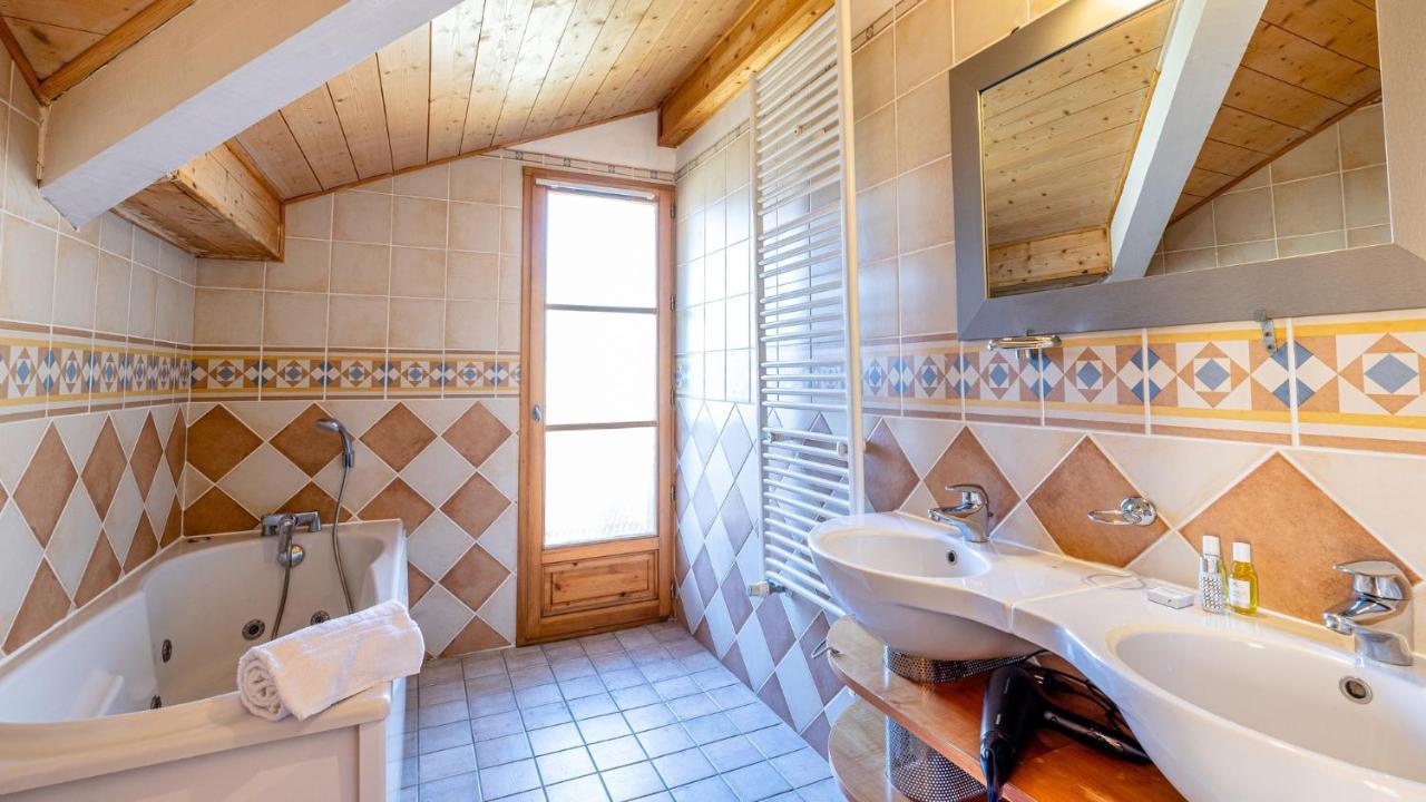 Madame Vacances Les Chalets De L'Altiport Alpe d'Huez Esterno foto