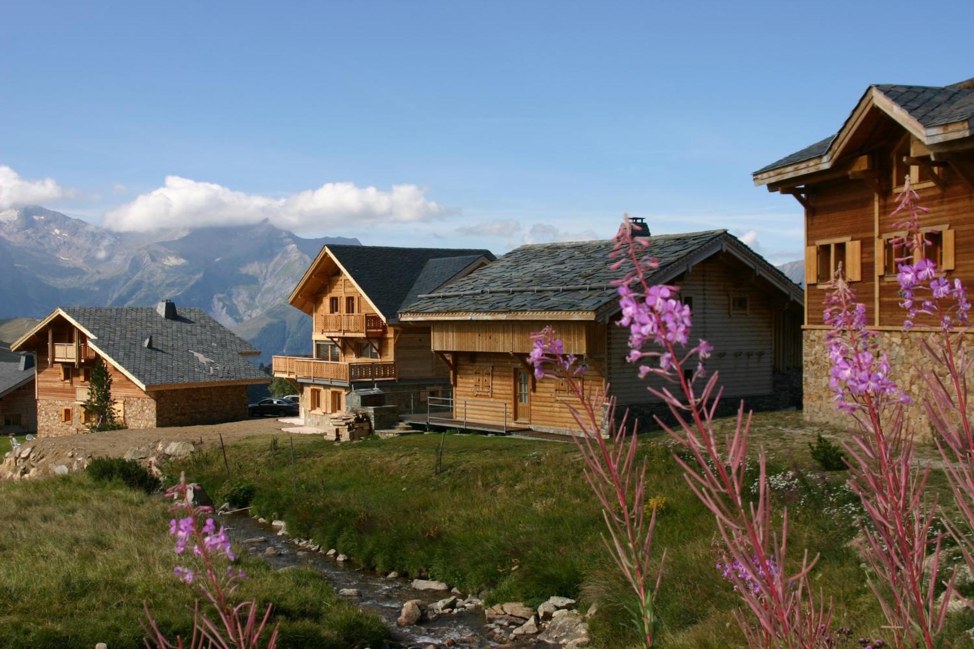 Madame Vacances Les Chalets De L'Altiport Alpe d'Huez Esterno foto