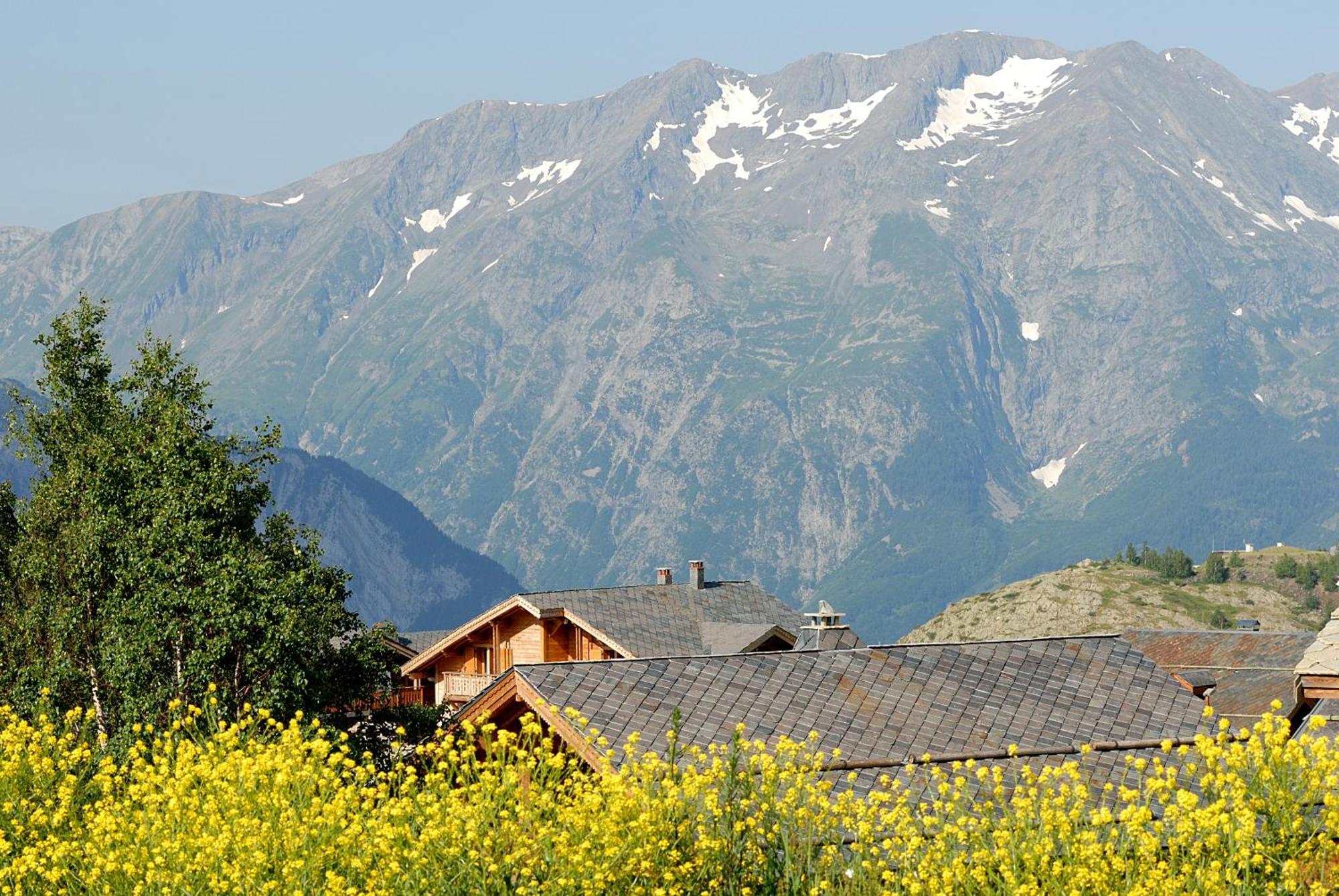 Madame Vacances Les Chalets De L'Altiport Alpe d'Huez Esterno foto