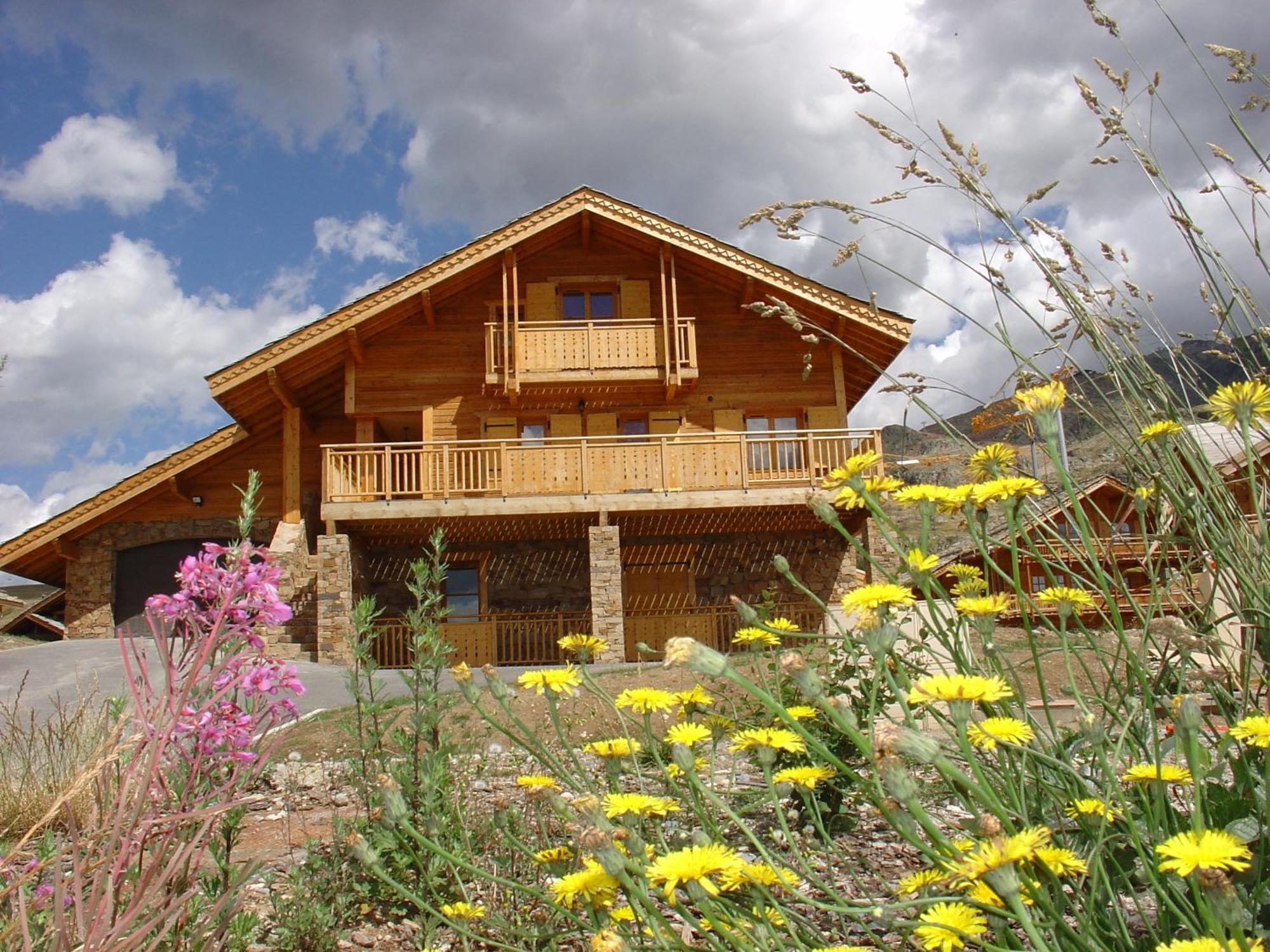 Madame Vacances Les Chalets De L'Altiport Alpe d'Huez Esterno foto