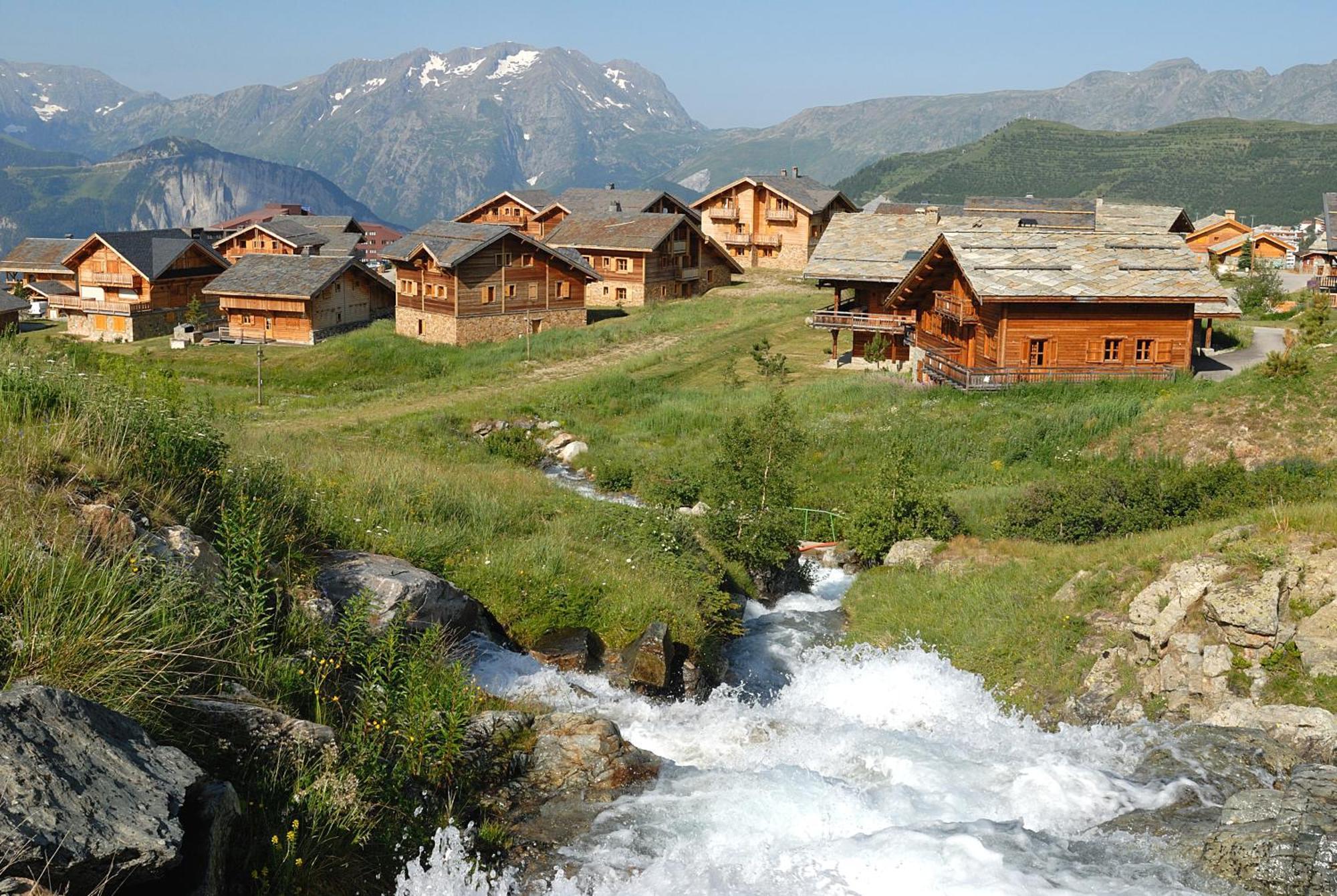 Madame Vacances Les Chalets De L'Altiport Alpe d'Huez Esterno foto