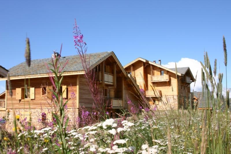 Madame Vacances Les Chalets De L'Altiport Alpe d'Huez Esterno foto