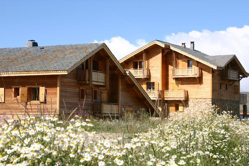 Madame Vacances Les Chalets De L'Altiport Alpe d'Huez Esterno foto