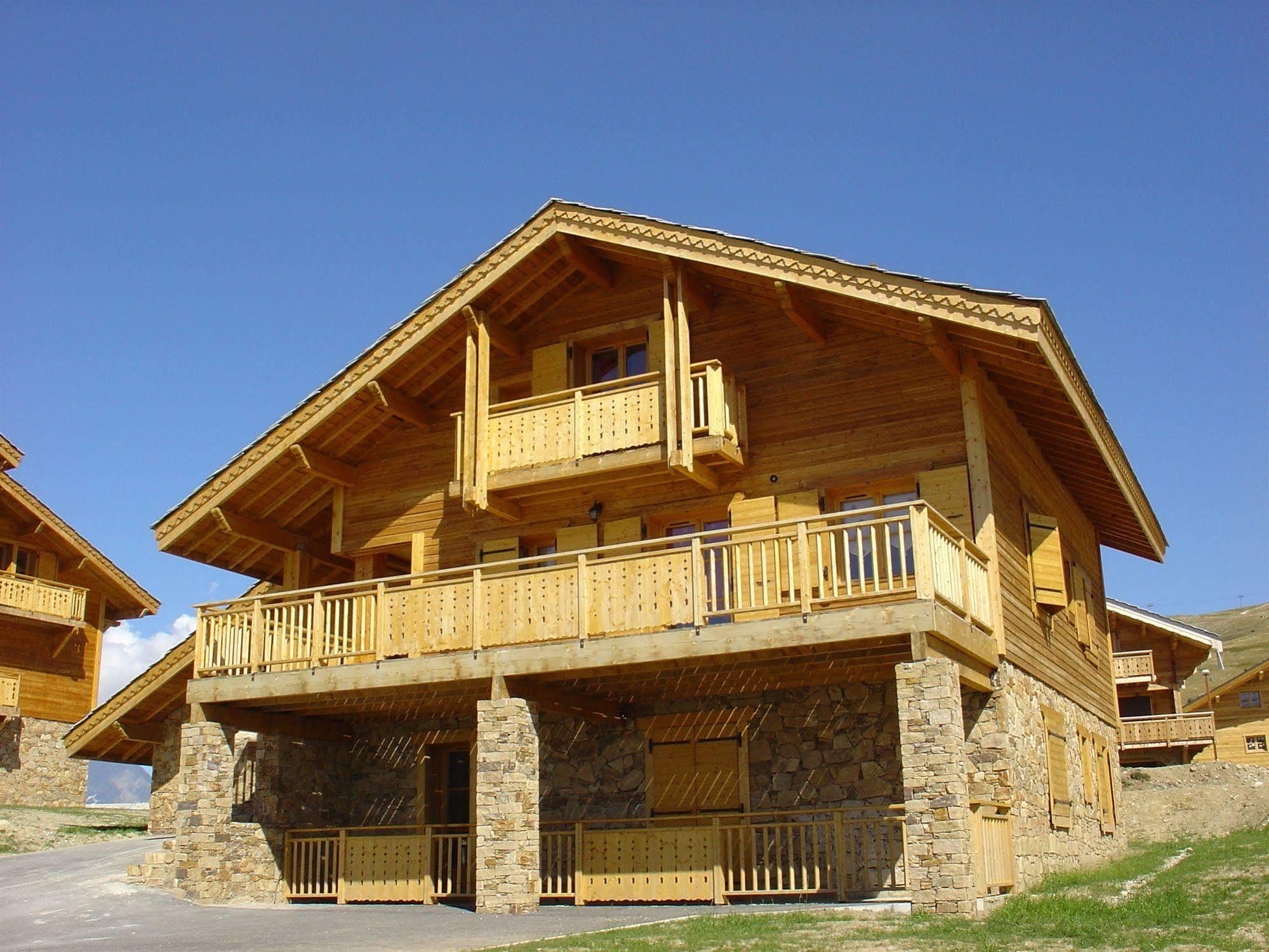 Madame Vacances Les Chalets De L'Altiport Alpe d'Huez Esterno foto