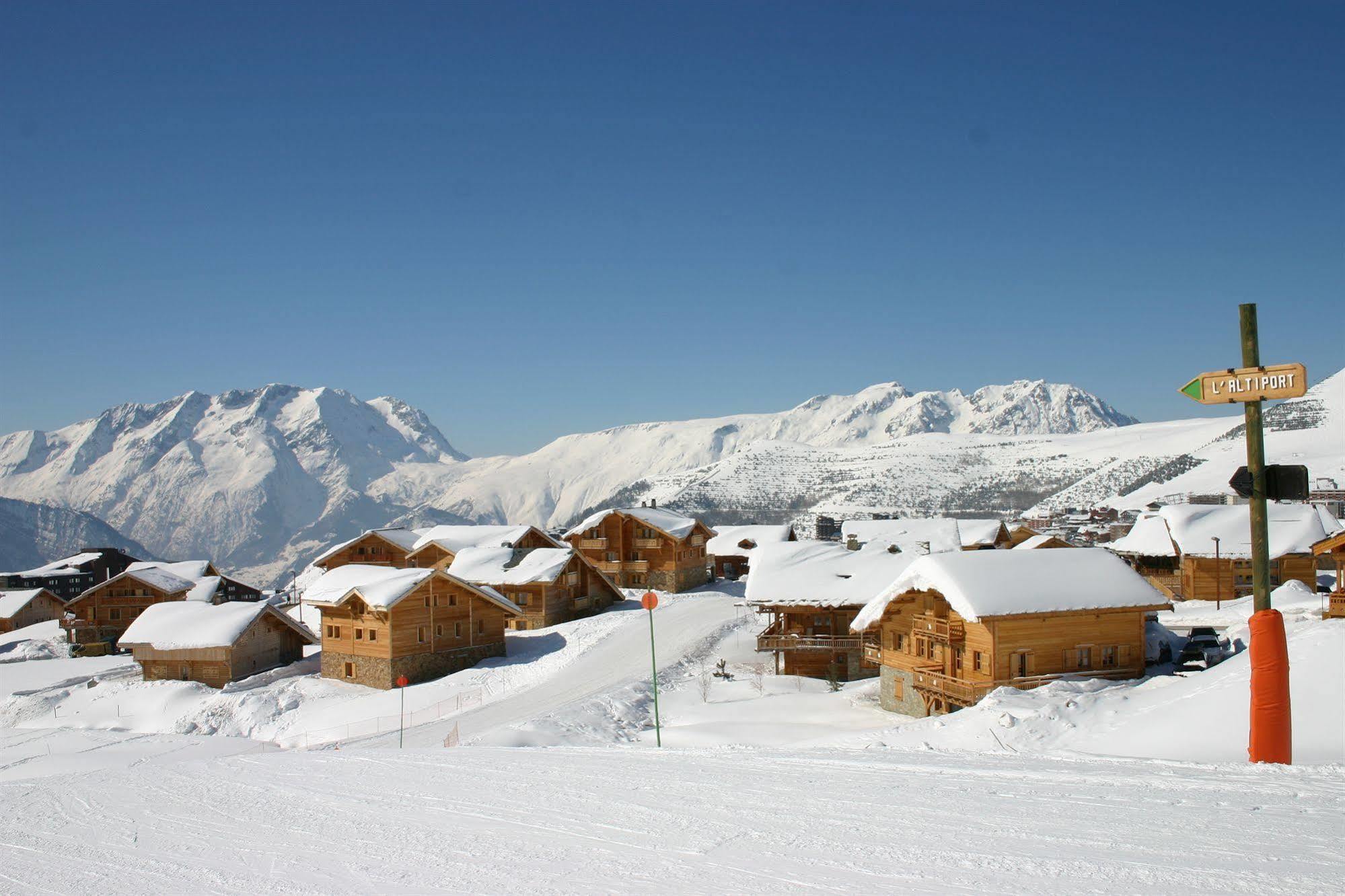 Madame Vacances Les Chalets De L'Altiport Alpe d'Huez Esterno foto